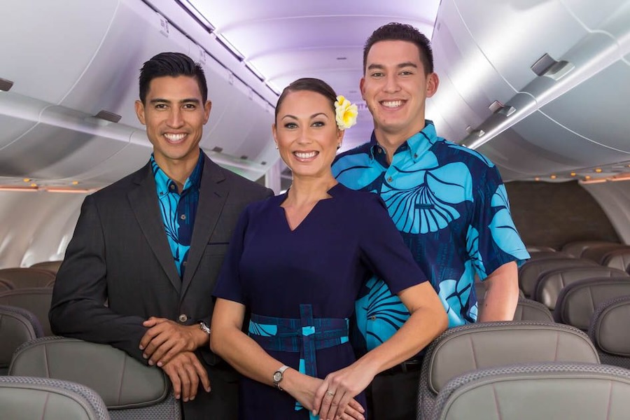 Auxiliares de vuelo de Hawaiian Airlines, una de las aerolíneas que permiten tatuajes entre su tripulación